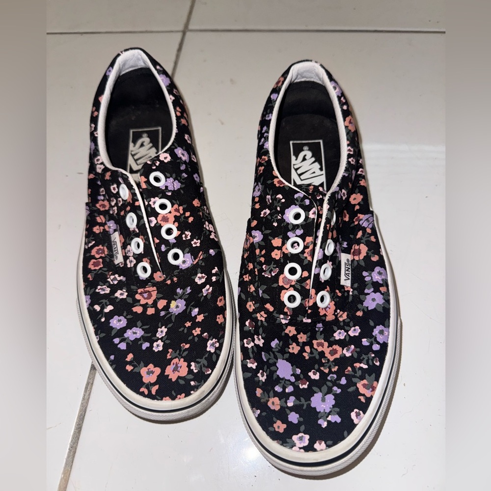 Vans Floral Covered Ditsy Sneakers: Size 7.5